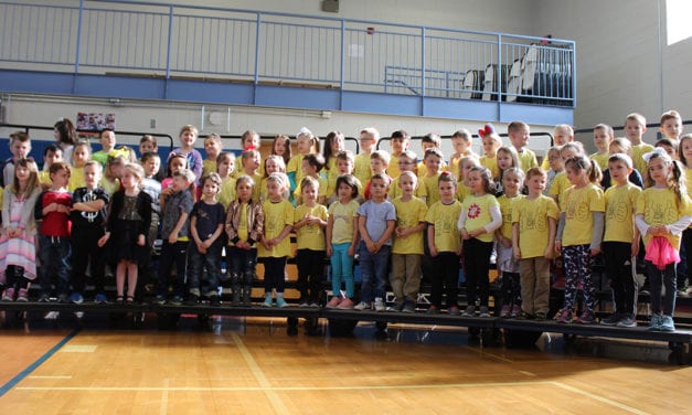 Kindergartners Sing at Assembly (Video)