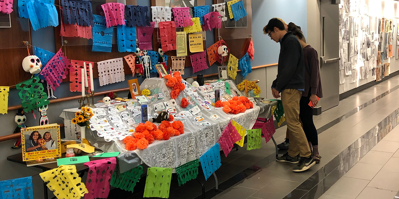 Students with ofrenda